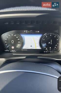 Внедорожник / Кроссовер Volvo XC90 2021 в 