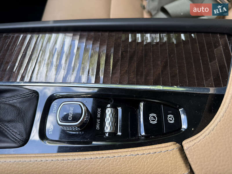 Внедорожник / Кроссовер Volvo XC90 2015 в Киеве