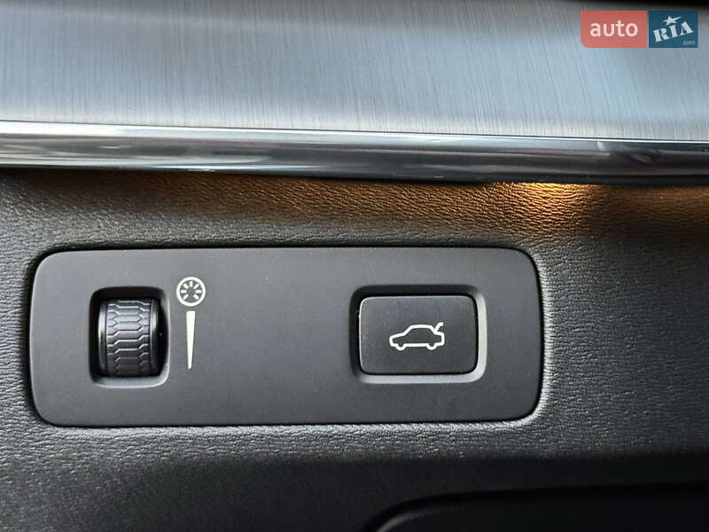 Позашляховик / Кросовер Volvo XC90 2019 в Києві