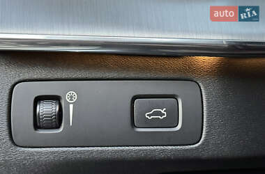 Внедорожник / Кроссовер Volvo XC90 2019 в 