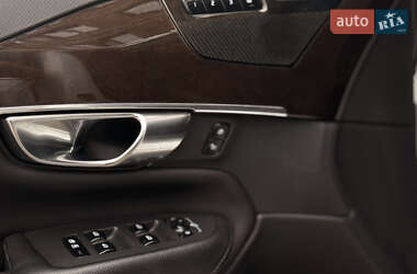 Позашляховик / Кросовер Volvo XC90 2019 в 