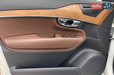 Внедорожник / Кроссовер Volvo XC90 2020 в 