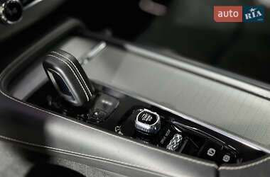 Позашляховик / Кросовер Volvo XC90 2020 в 