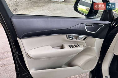 Позашляховик / Кросовер Volvo XC90 2020 в 