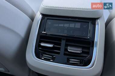 Внедорожник / Кроссовер Volvo XC90 2021 в 