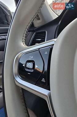 Внедорожник / Кроссовер Volvo XC90 2022 в 
