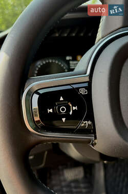 Внедорожник / Кроссовер Volvo XC90 2015 в 