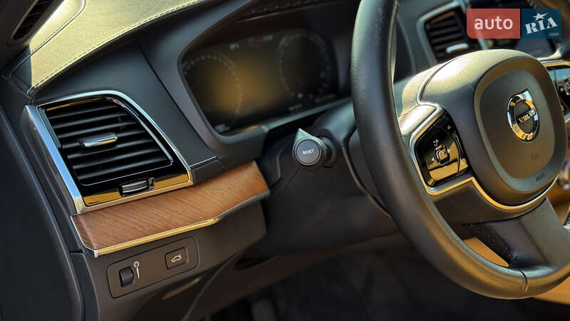 Внедорожник / Кроссовер Volvo XC90 2017 в Киеве