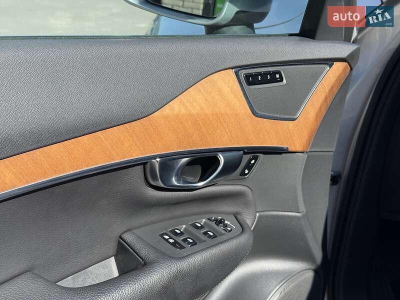 Внедорожник / Кроссовер Volvo XC90 2021 в Киеве
