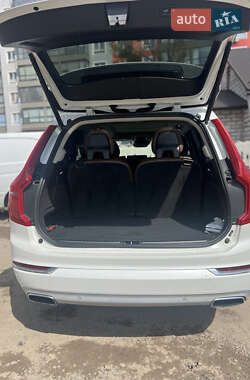 Внедорожник / Кроссовер Volvo XC90 2017 в 