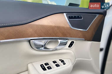 Внедорожник / Кроссовер Volvo XC90 2018 в 