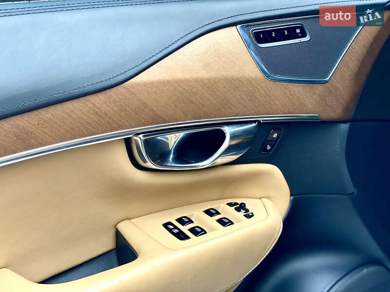 Внедорожник / Кроссовер Volvo XC90 2015 в Киеве