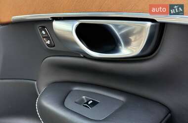 Внедорожник / Кроссовер Volvo XC90 2020 в 