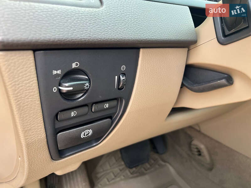 Внедорожник / Кроссовер Volvo XC90 2010 в Киеве
