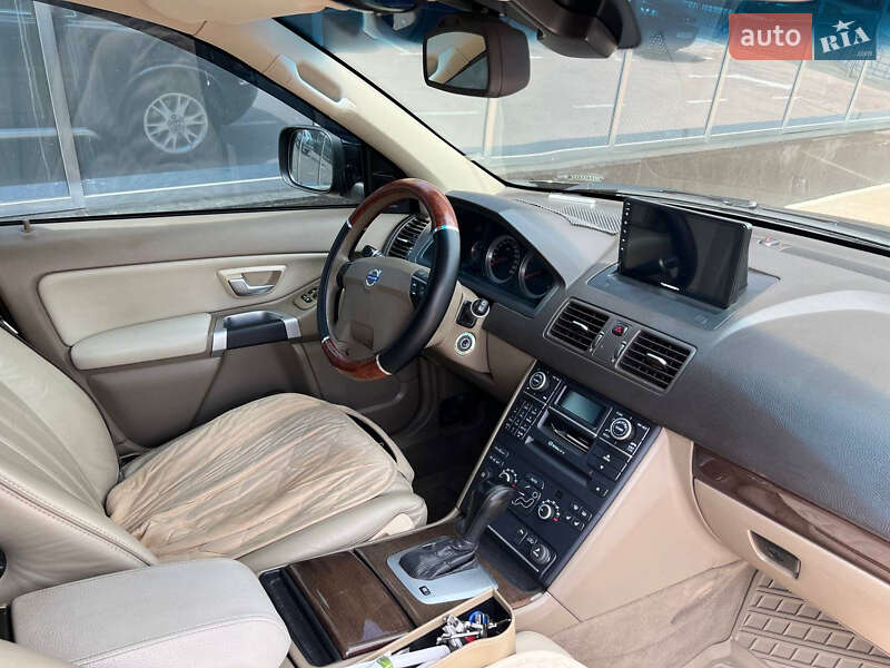 Внедорожник / Кроссовер Volvo XC90 2010 в Киеве