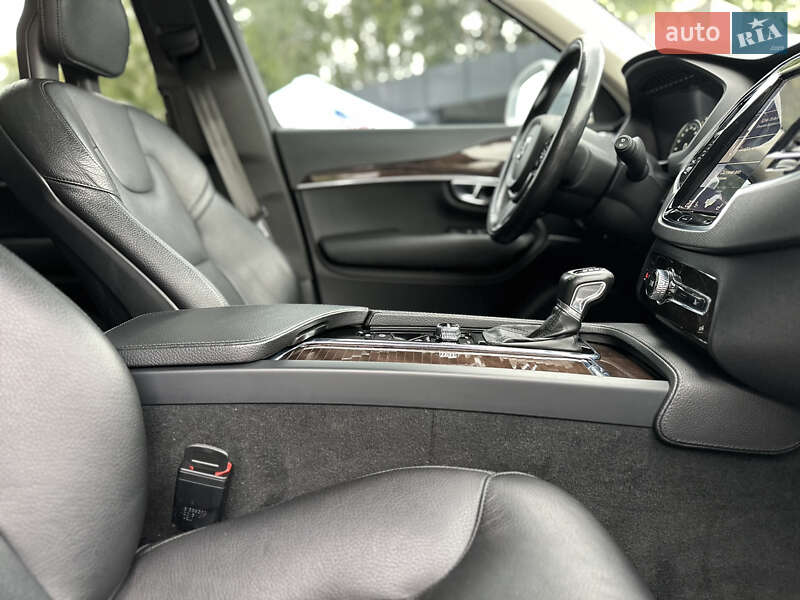 Внедорожник / Кроссовер Volvo XC90 2016 в Владимире