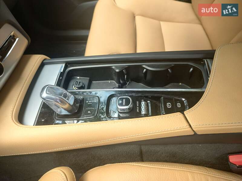 Позашляховик / Кросовер Volvo XC90 2016 в Ірпені