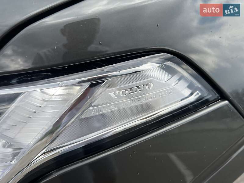 Внедорожник / Кроссовер Volvo XC90 2020 в Киеве
