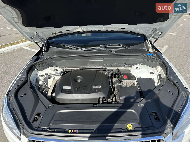 Внедорожник / Кроссовер Volvo XC90 2019 в Киеве