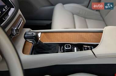 Внедорожник / Кроссовер Volvo XC90 2017 в 