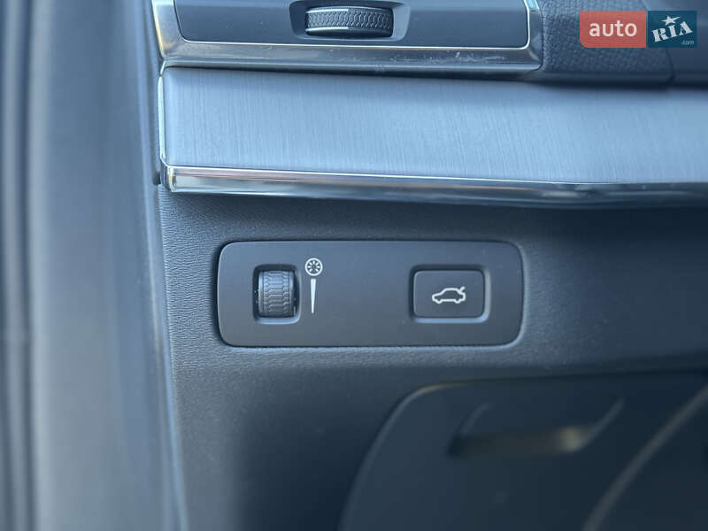 Внедорожник / Кроссовер Volvo XC90 2021 в Киеве