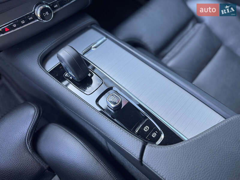 Внедорожник / Кроссовер Volvo XC90 2021 в Киеве