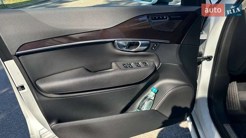 Внедорожник / Кроссовер Volvo XC90 2019 в Киеве