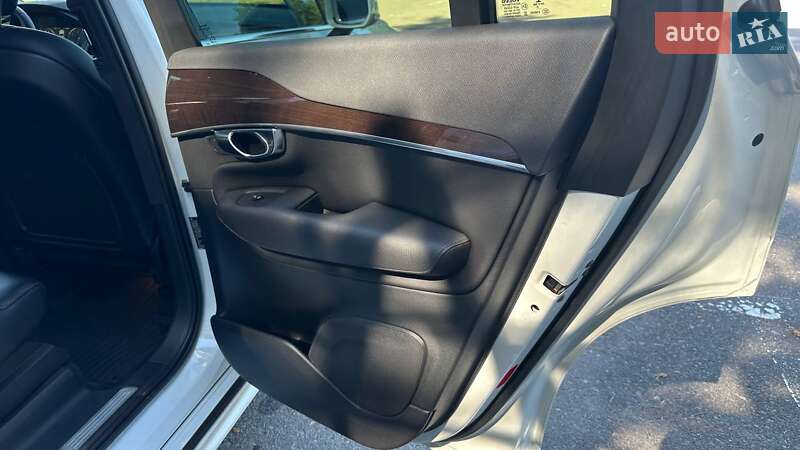 Внедорожник / Кроссовер Volvo XC90 2019 в Киеве