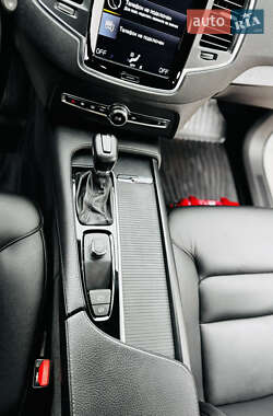 Внедорожник / Кроссовер Volvo XC90 2017 в 
