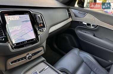 Внедорожник / Кроссовер Volvo XC90 2022 в 