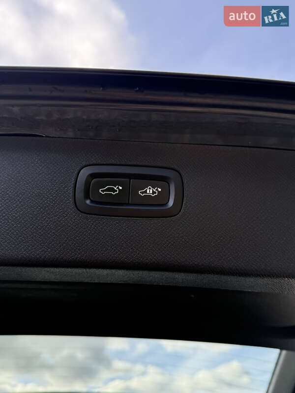 Позашляховик / Кросовер Volvo XC90 2017 в Івано-Франківську