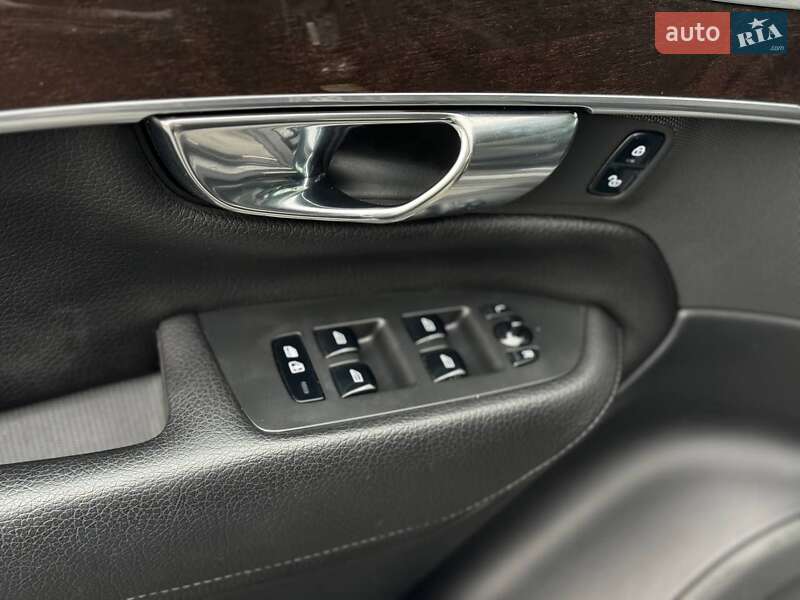 Внедорожник / Кроссовер Volvo XC90 2019 в Ровно