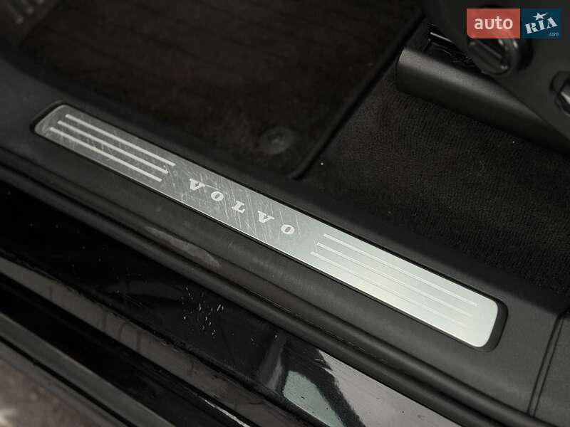 Внедорожник / Кроссовер Volvo XC90 2019 в Ровно