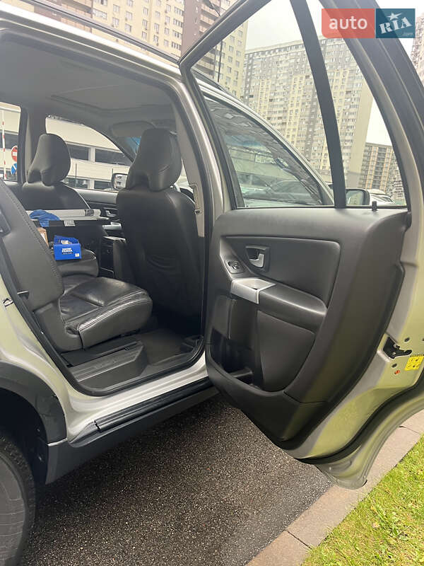 Внедорожник / Кроссовер Volvo XC90 2005 в Киеве