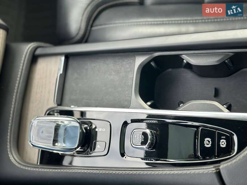 Позашляховик / Кросовер Volvo XC90 2021 в Києві фото 17 Позашляховик / Кросовер Volvo XC90 2021 в Києві