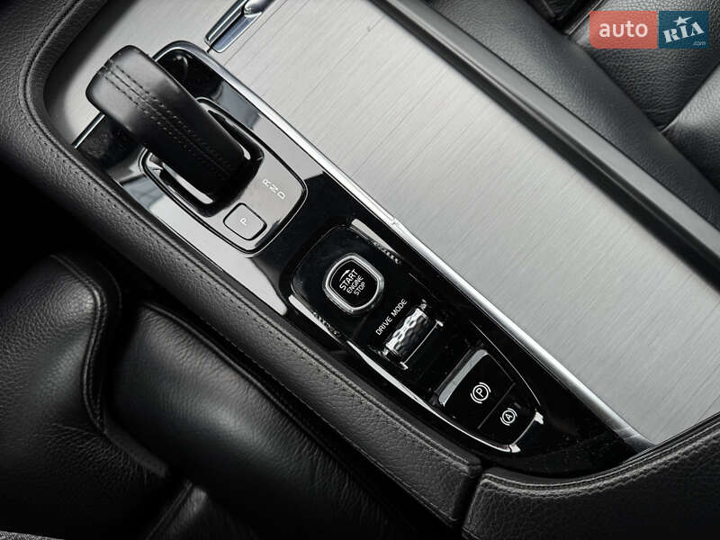 Внедорожник / Кроссовер Volvo XC90 2020 в Киеве