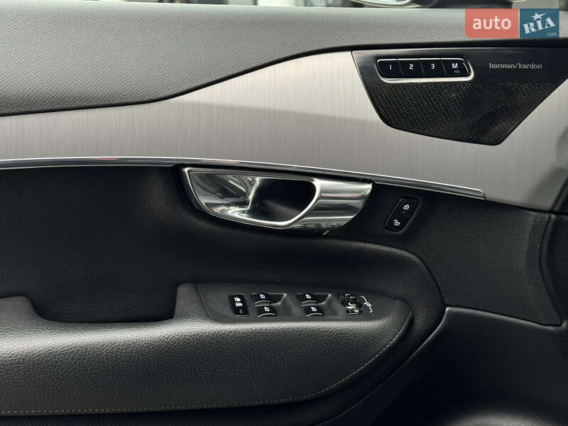 Внедорожник / Кроссовер Volvo XC90 2020 в Киеве