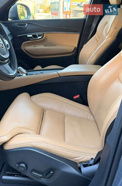 Внедорожник / Кроссовер Volvo XC90 2020 в 