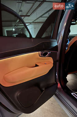 Внедорожник / Кроссовер Volvo XC90 2020 в 