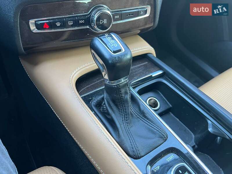 Внедорожник / Кроссовер Volvo XC90 2015 в Киеве фото 31 Внедорожник / Кроссовер Volvo XC90 2015 в Киеве