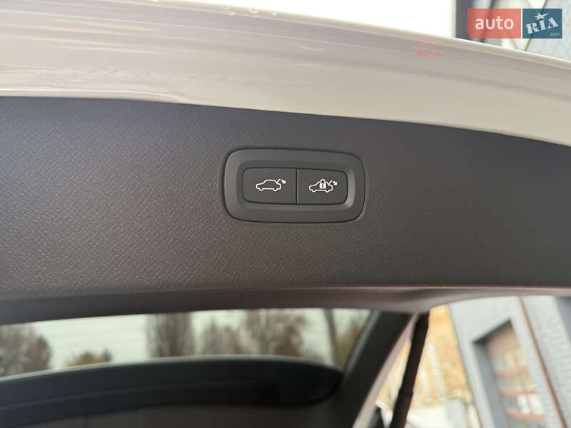 Внедорожник / Кроссовер Volvo XC90 2023 в Киеве