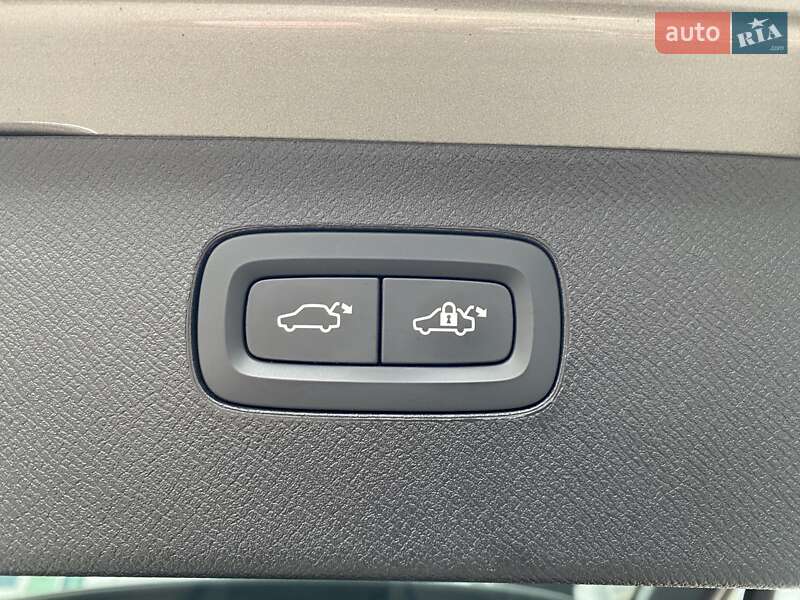 Внедорожник / Кроссовер Volvo XC90 2020 в Киеве