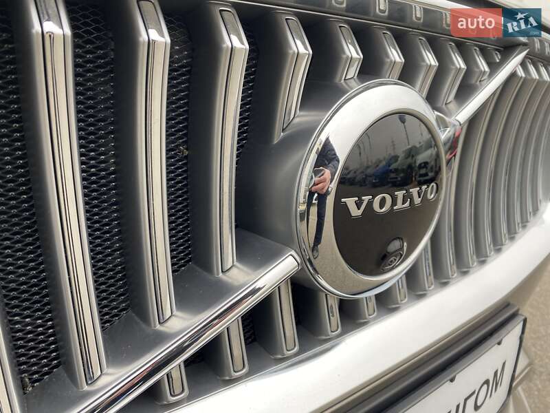 Внедорожник / Кроссовер Volvo XC90 2020 в Киеве