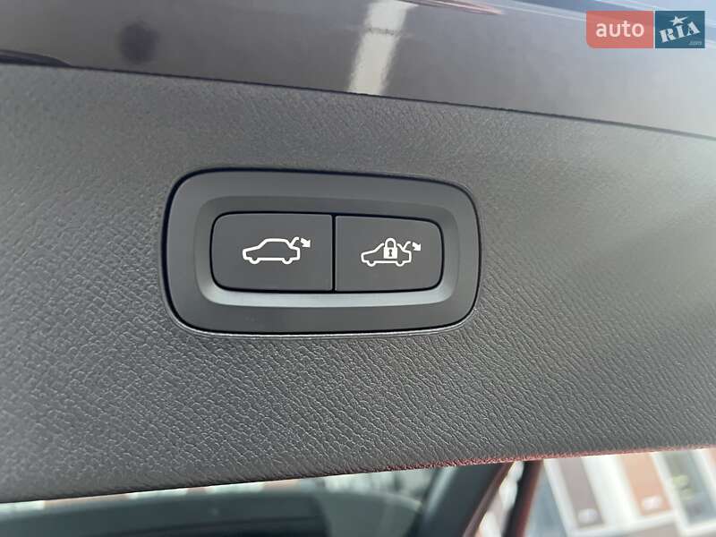 Внедорожник / Кроссовер Volvo XC90 2018 в Киеве фото 32 Внедорожник / Кроссовер Volvo XC90 2018 в Киеве