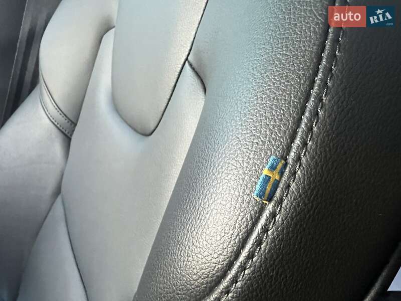 Внедорожник / Кроссовер Volvo XC90 2018 в Киеве фото 34 Внедорожник / Кроссовер Volvo XC90 2018 в Киеве