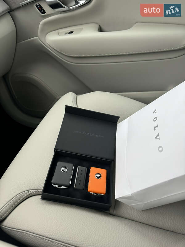Внедорожник / Кроссовер Volvo XC90 2024 в Киеве