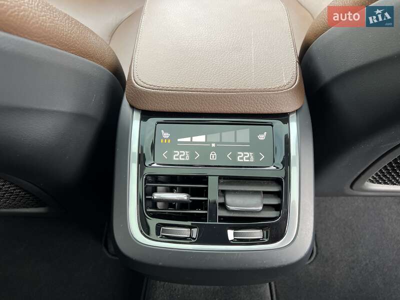 Внедорожник / Кроссовер Volvo XC90 2019 в Киеве