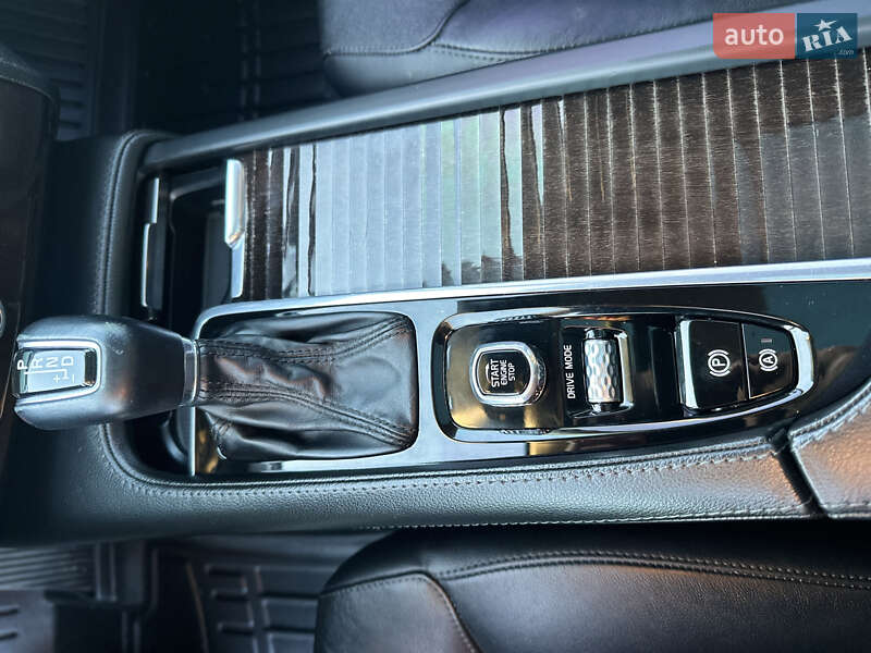 Внедорожник / Кроссовер Volvo XC90 2019 в Дрогобыче