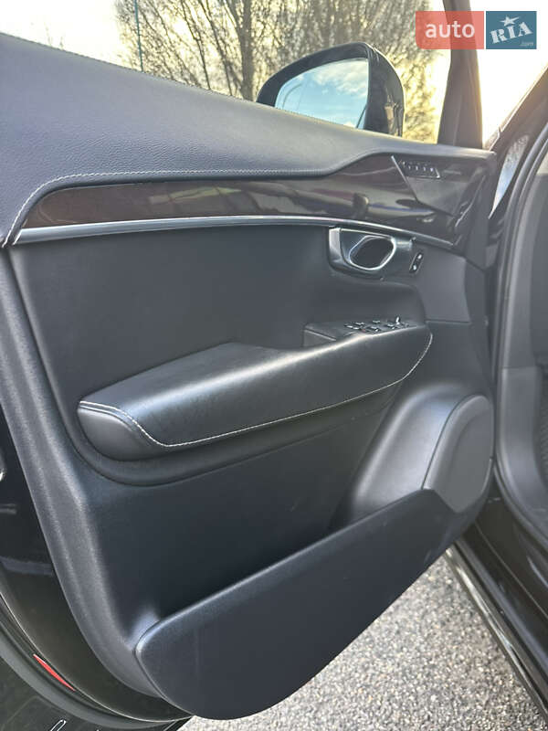 Внедорожник / Кроссовер Volvo XC90 2018 в Новомосковске