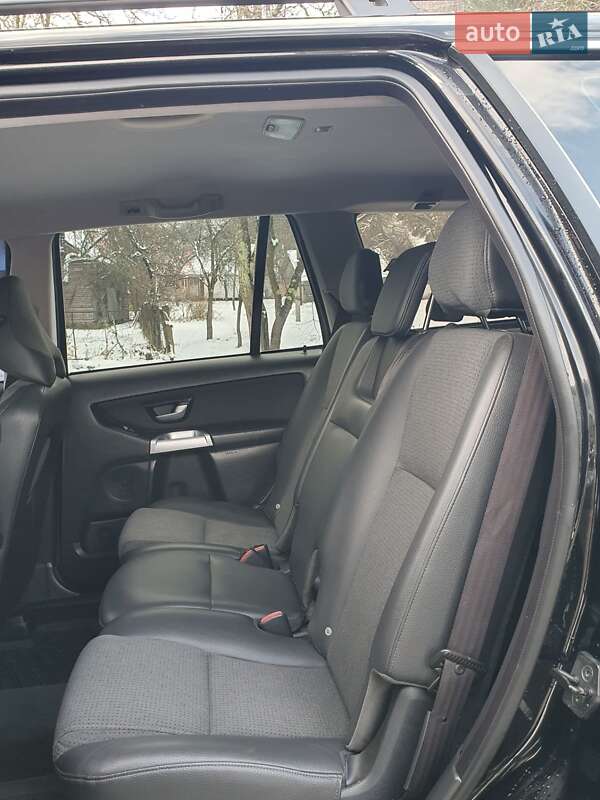 Внедорожник / Кроссовер Volvo XC90 2004 в Косове